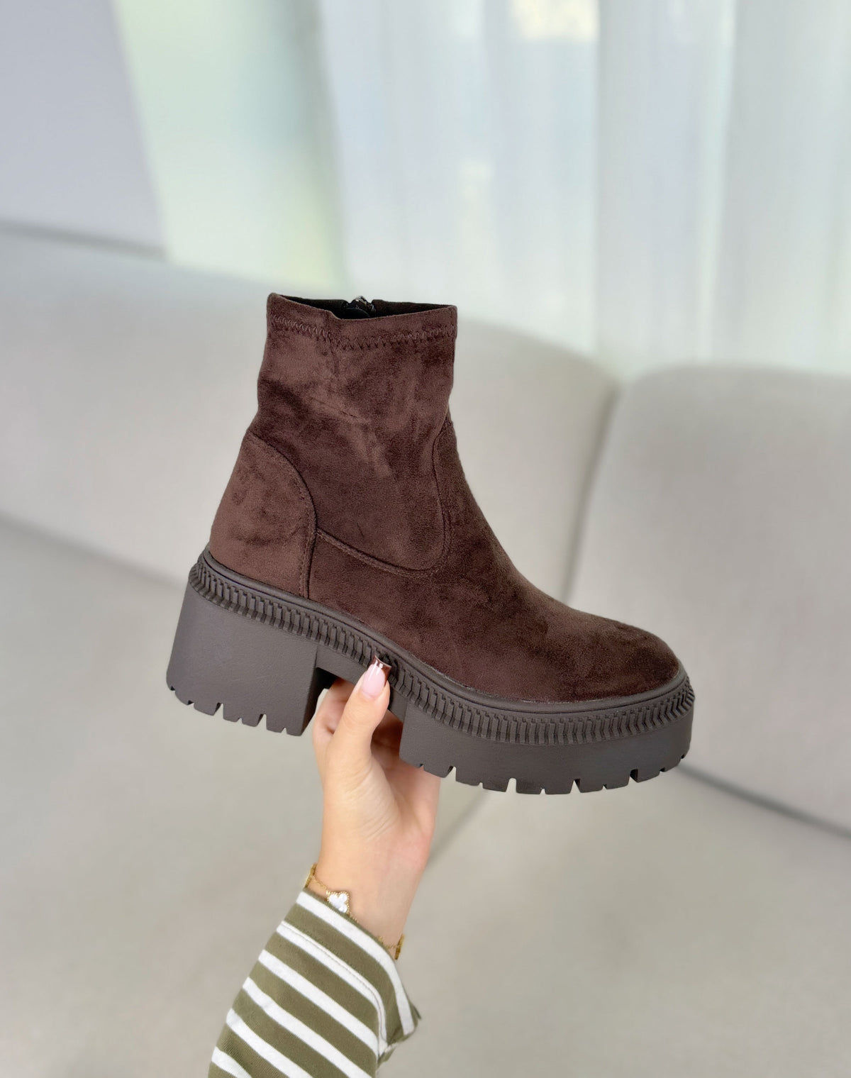 Bottines femme marron tendance effet suédine à semelle épaisse crantée