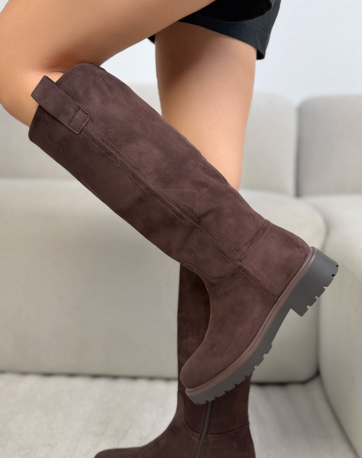 Bottes femme marron tendance effet daim à semelle crantée