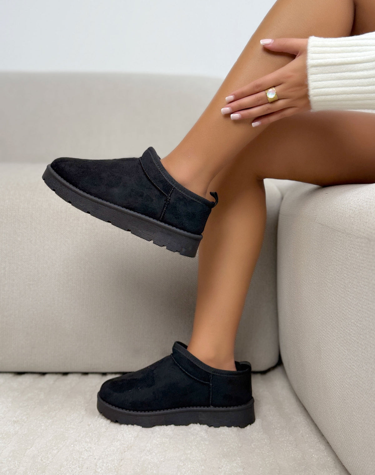 Bottines fourrées femme noires tendance en suédine à semelle épaisse