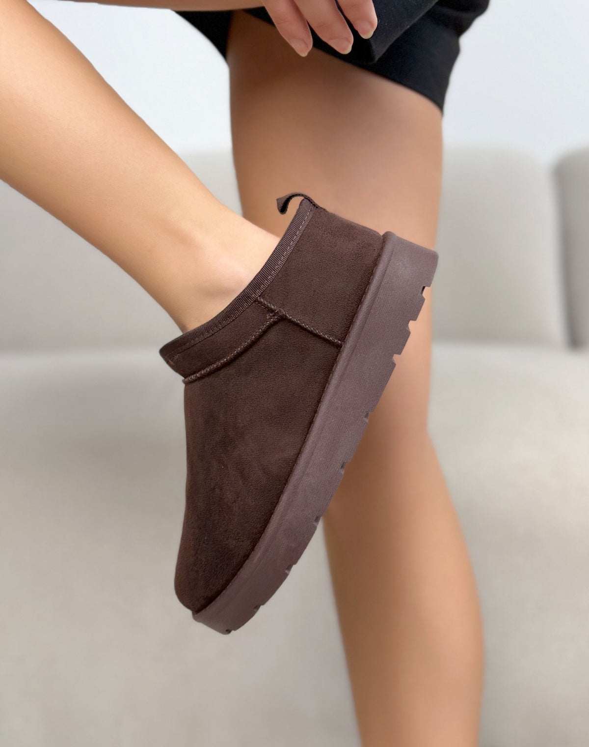 Bottines fourrées femme marron chocolat tendance en suédine à semelle épaisse