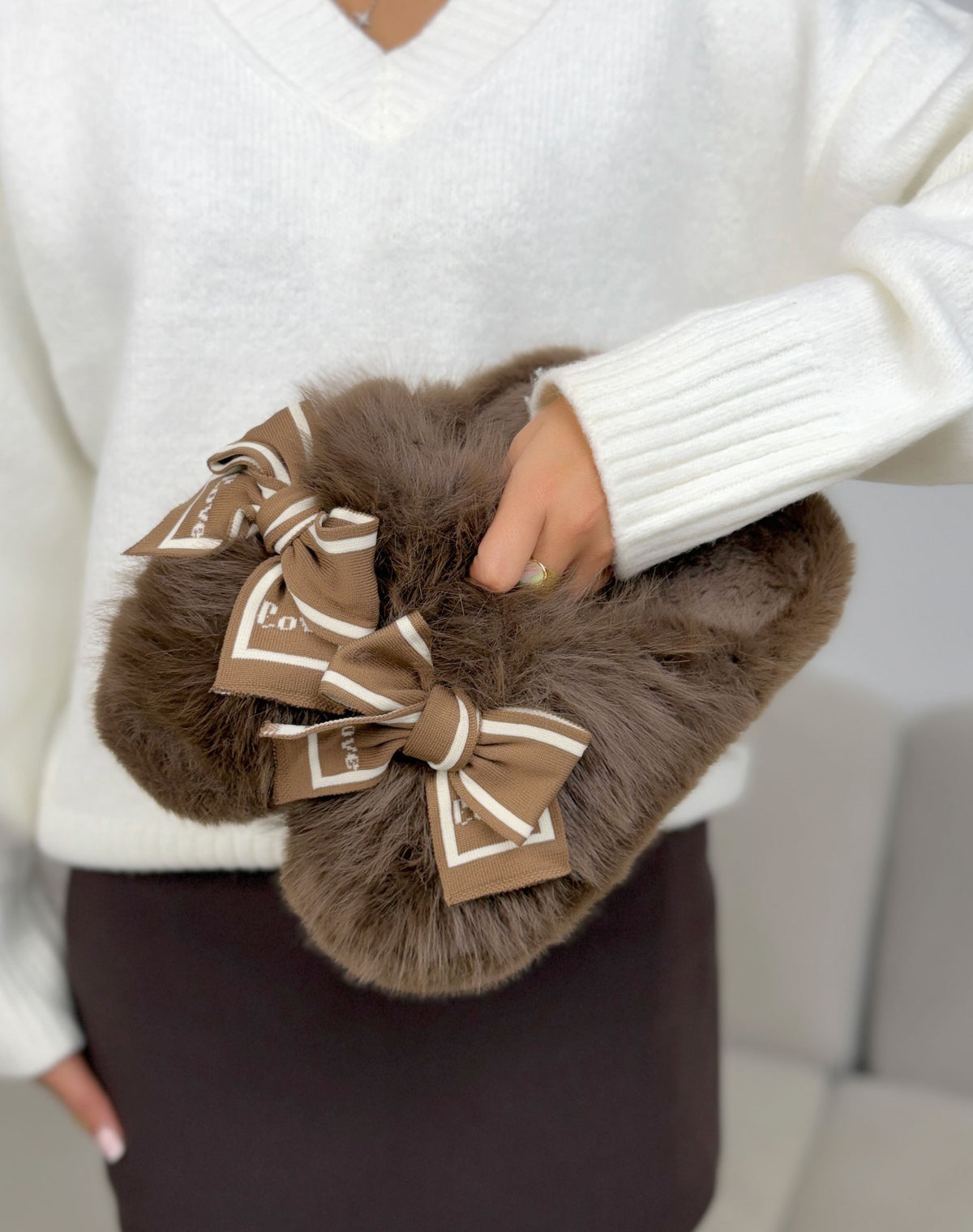 Chaussons femme marron tendance en fausse fourrure avec nœud