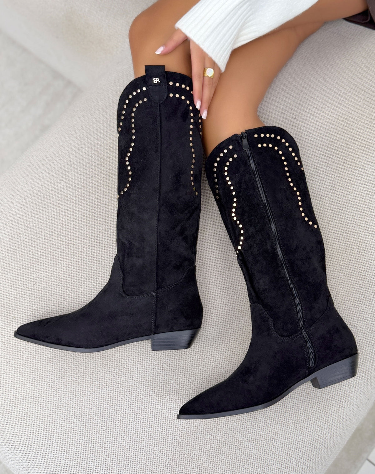 Santiags noires femme effet daim cloutées, bottes western à talon bas