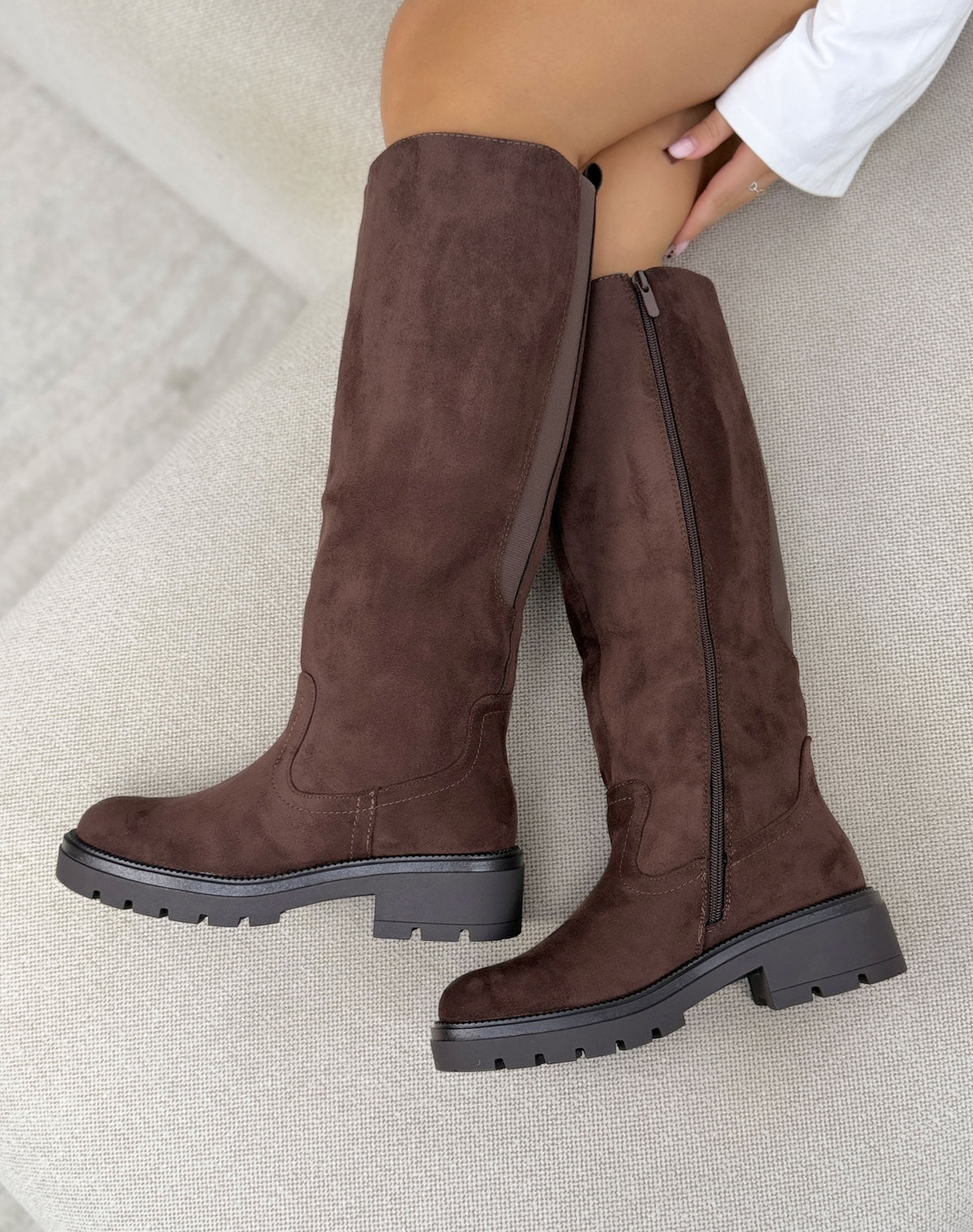 Bottes hautes marron chocolat femme effet daim semelle crantée et soufflet élastique