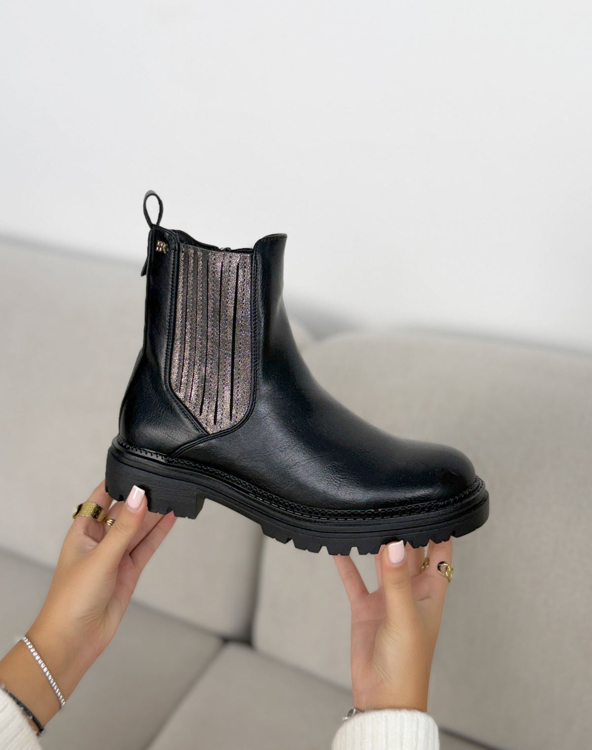 Bottines noires femme effet cuir à empiècement pailleté et semelle crantée