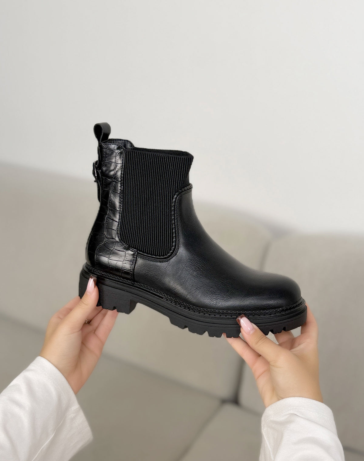 Bottines noires femme effet cuir à empiècement croco et semelle crantée