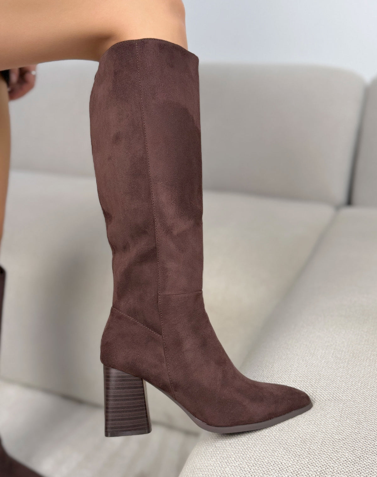 Bottes hautes marron femme effet daim à bout pointu et talon bloc