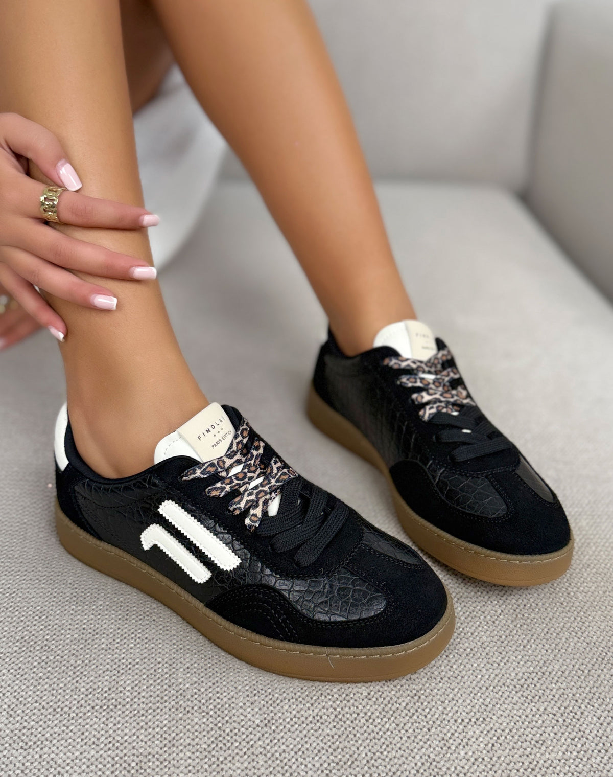 Baskets Findlay noires femme effet croco et daim à lacets léopard
