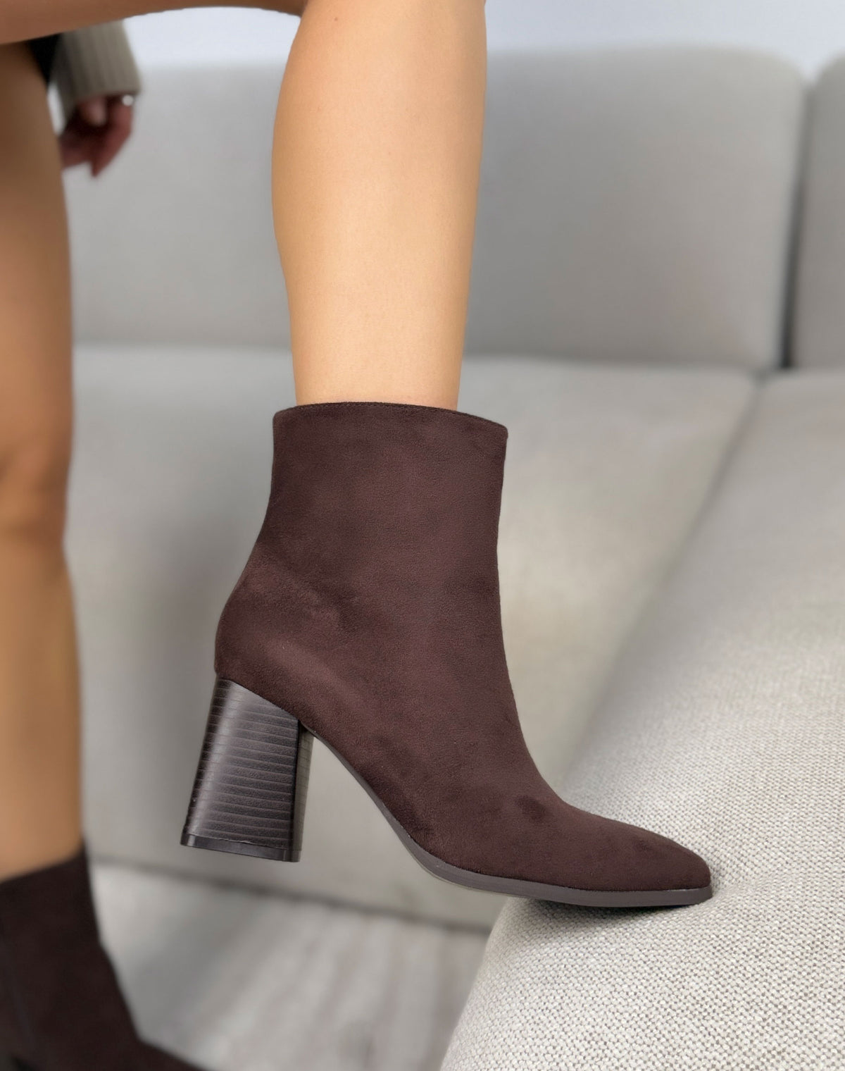 Bottines marron femme effet daim à bout pointu et talon