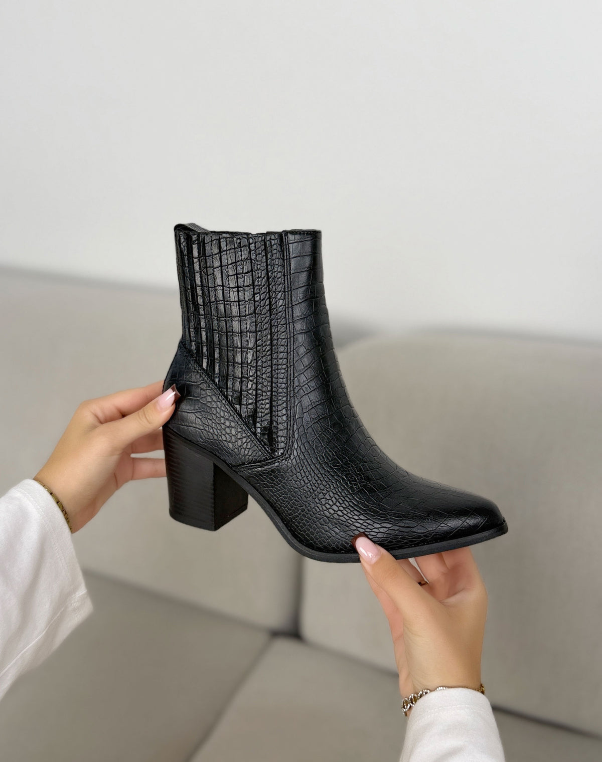 Bottines noires femme effet croco à élastiques bout pointu et talon bloc