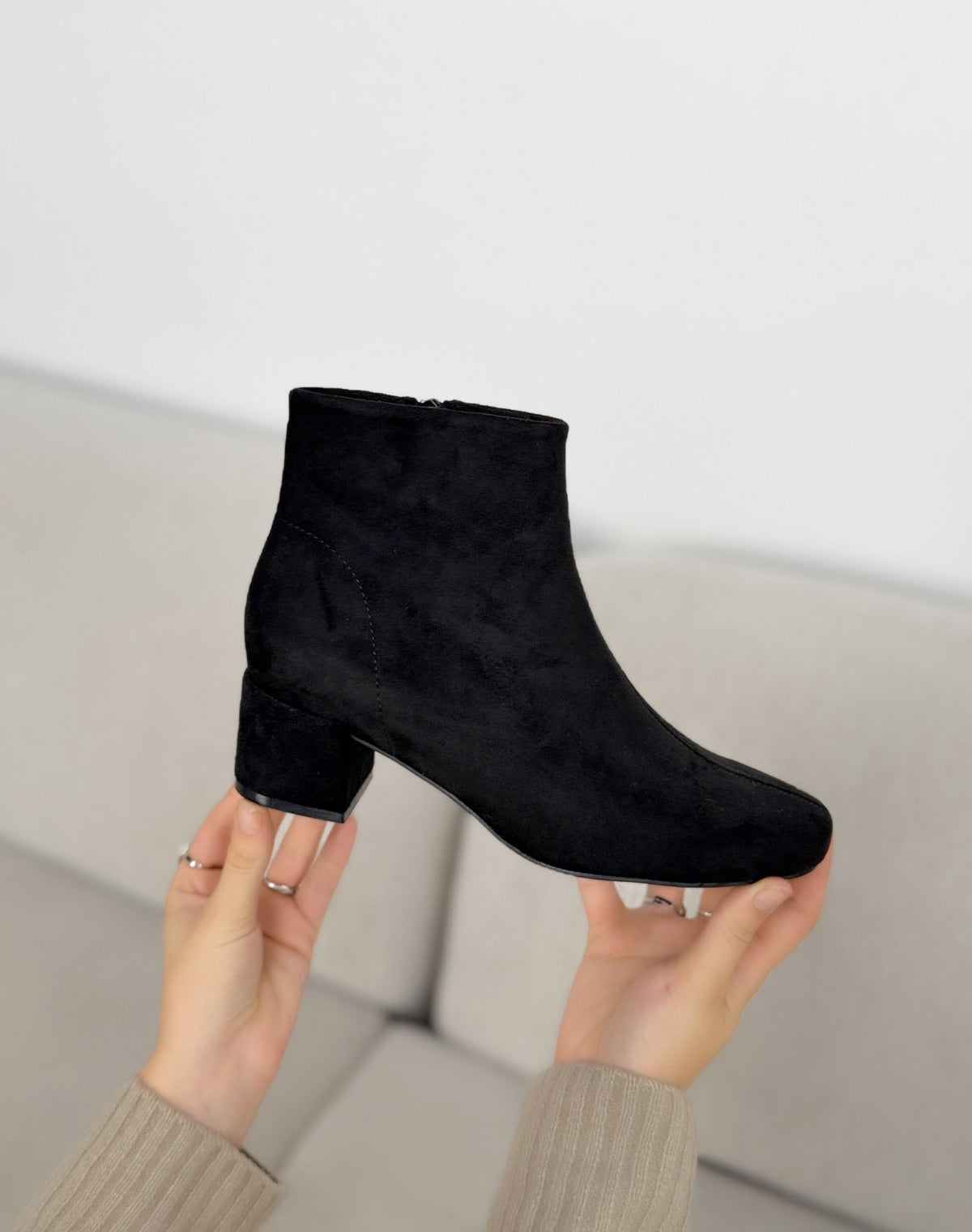 Bottines noires femme effet daim à petit talon bloc