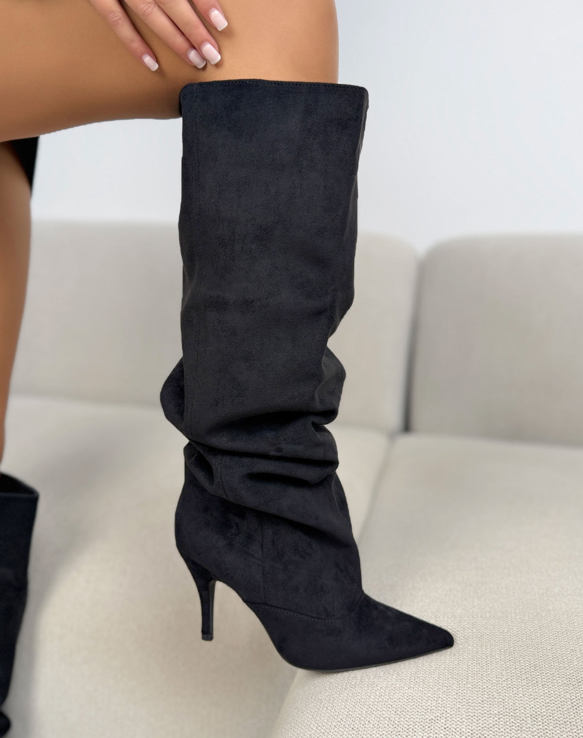 Bottes plissées noires femme effet daim à bout pointu et talon aiguille
