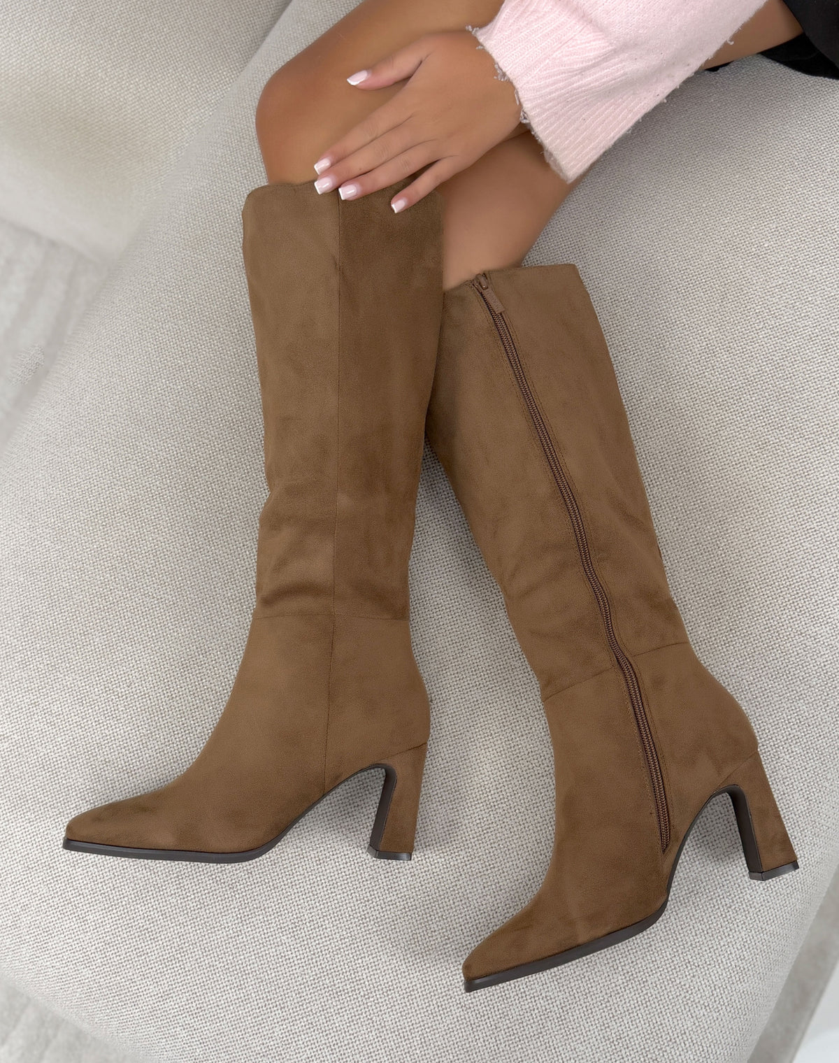 Bottes hautes camel femme effet daim à bout amande et talon évasé