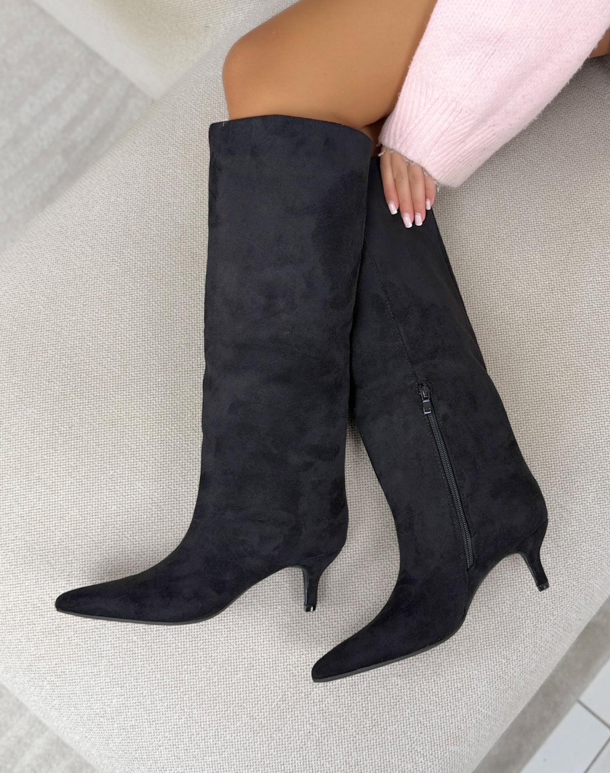 Bottes hautes noires femme effet daim à bout pointu et petit talon fin
