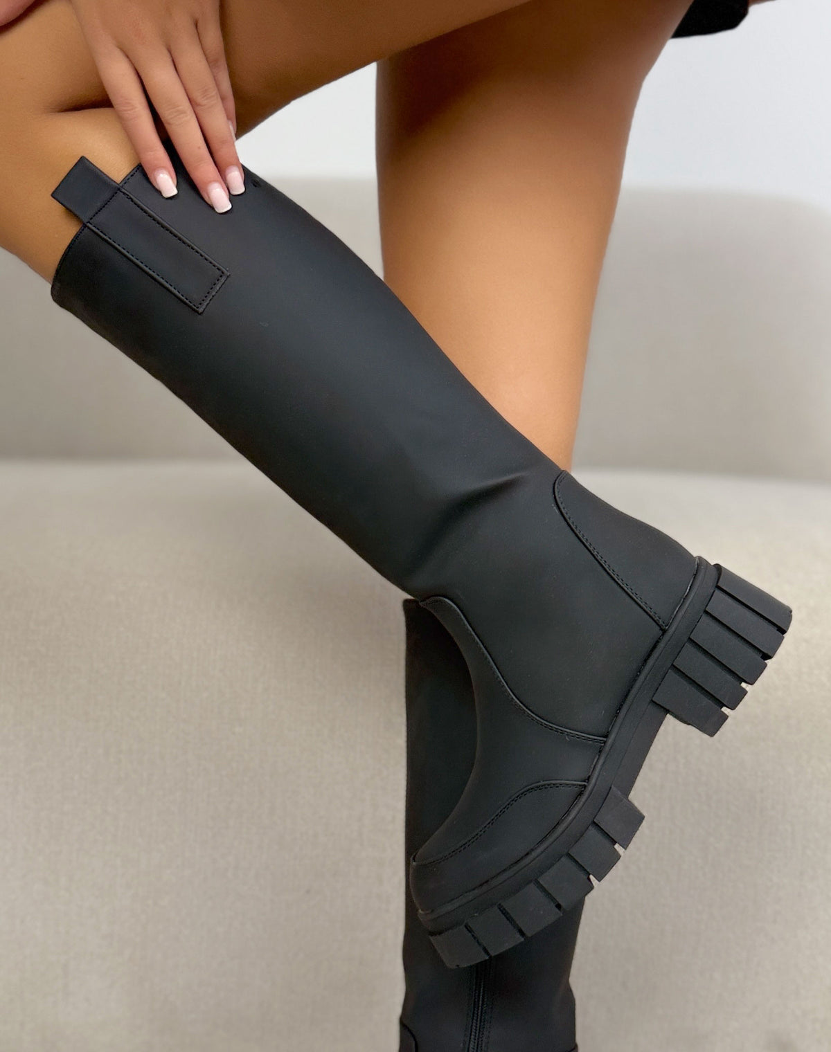 Bottes de pluie hautes noires femme mates à tirette et semelle crantée épaisse