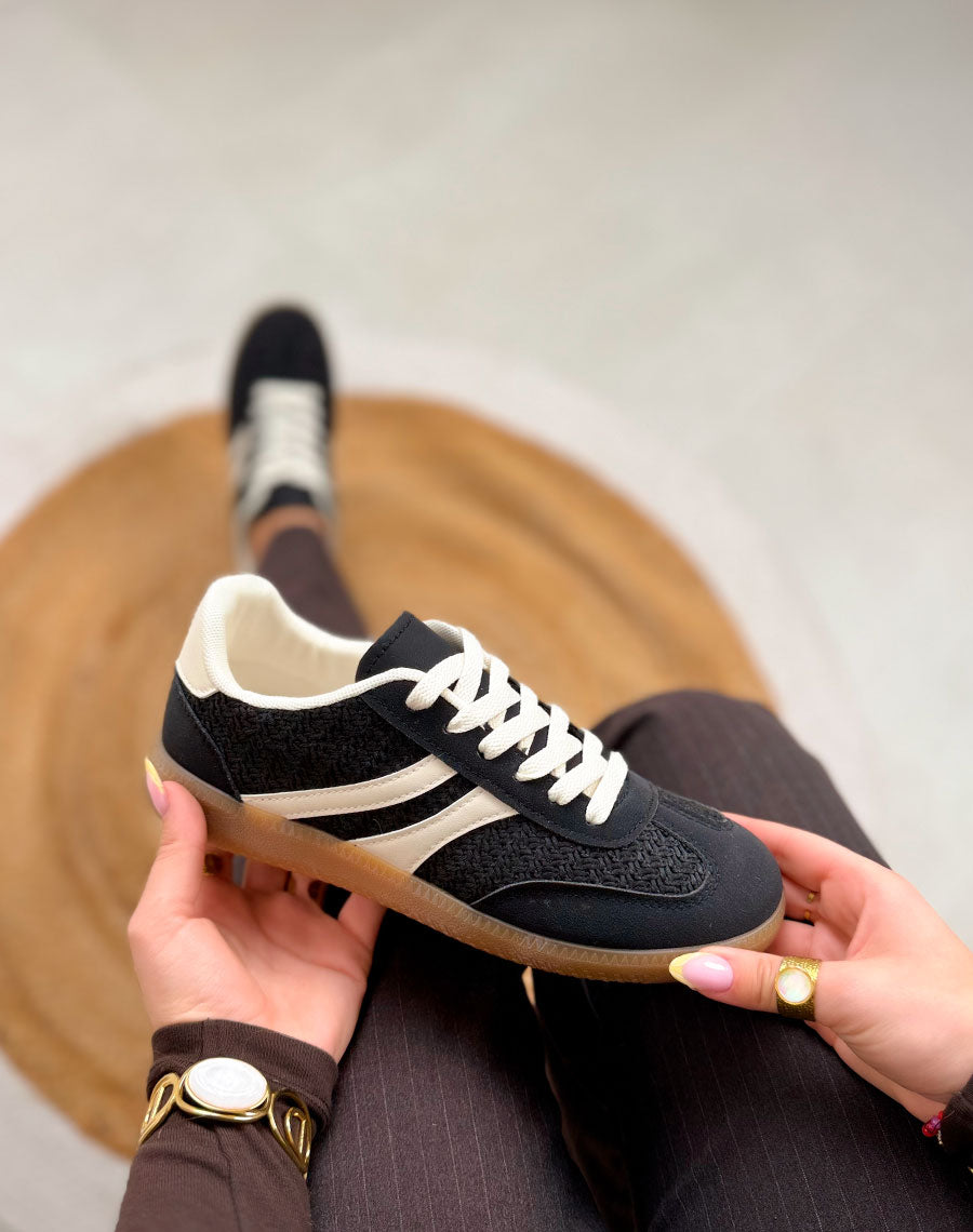 Basket femme noire tendance tissée avec bandes crème et semelle marron