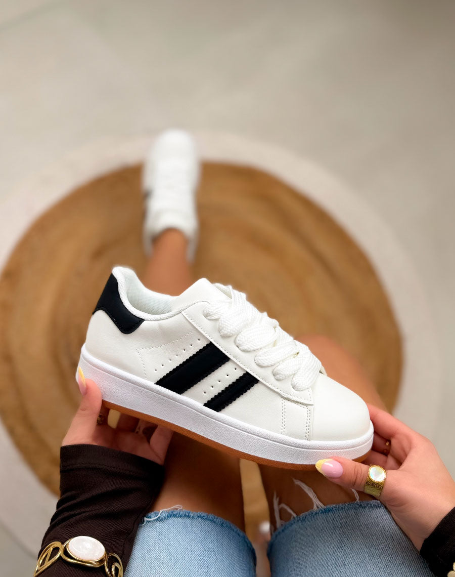 Basket femme blanche tendance à bandes noires avec semelle épaisse