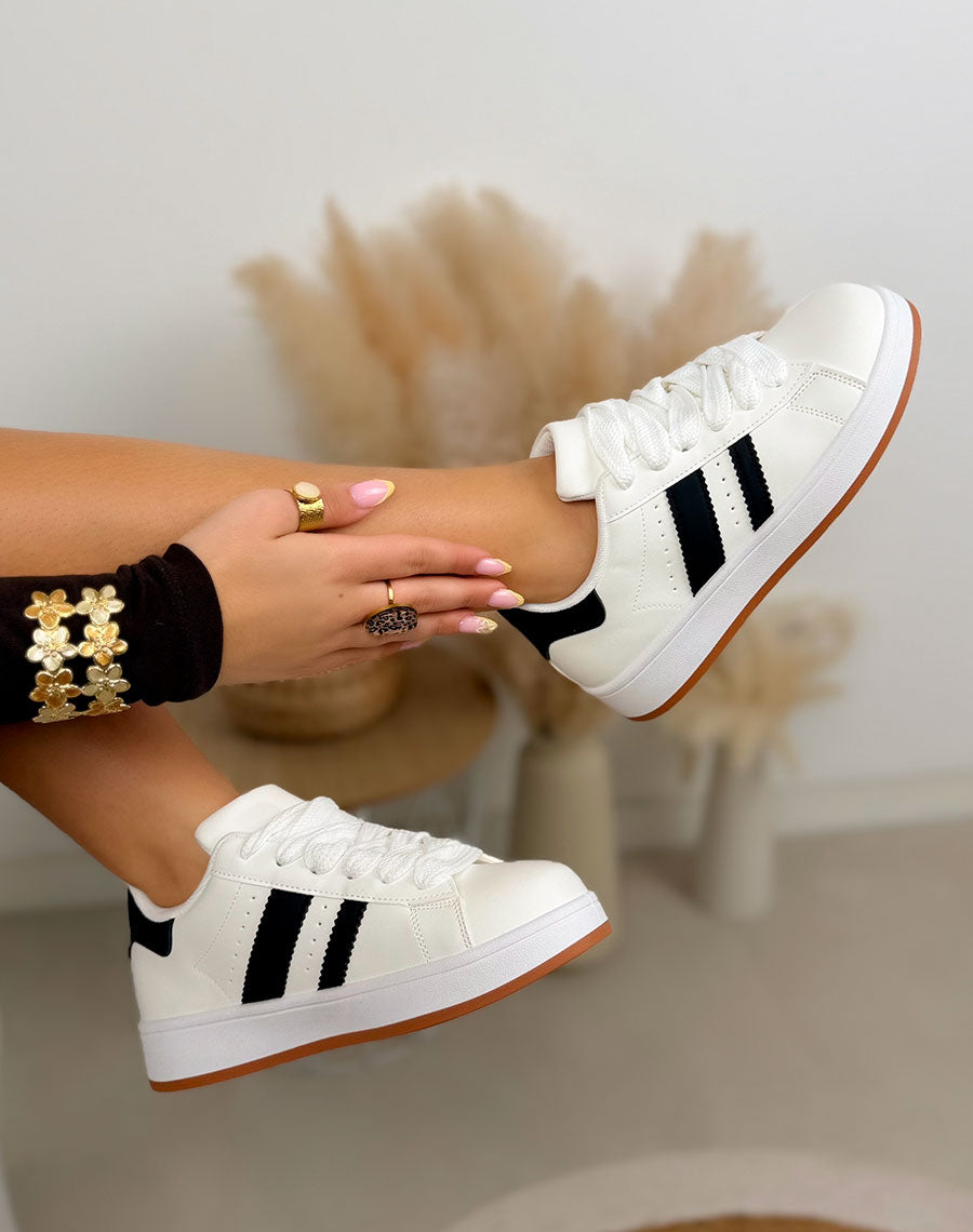 Basket femme blanche tendance à bandes noires avec semelle épaisse