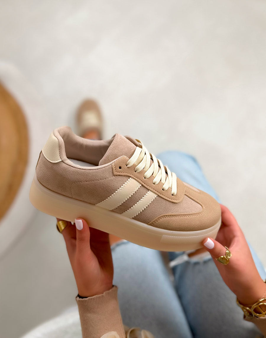 Basket femme beige tendance en suédine avec bandes crème et semelle plateforme