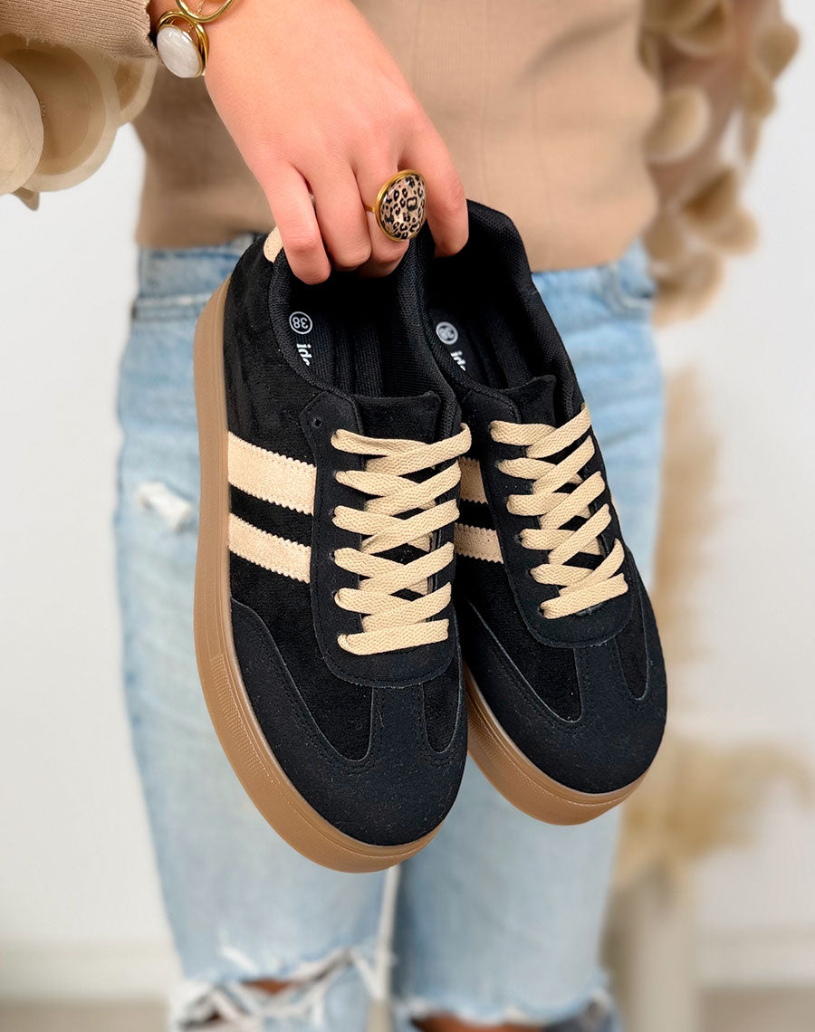 Basket femme noire tendance en suédine avec bandes beige et semelle plateforme marron