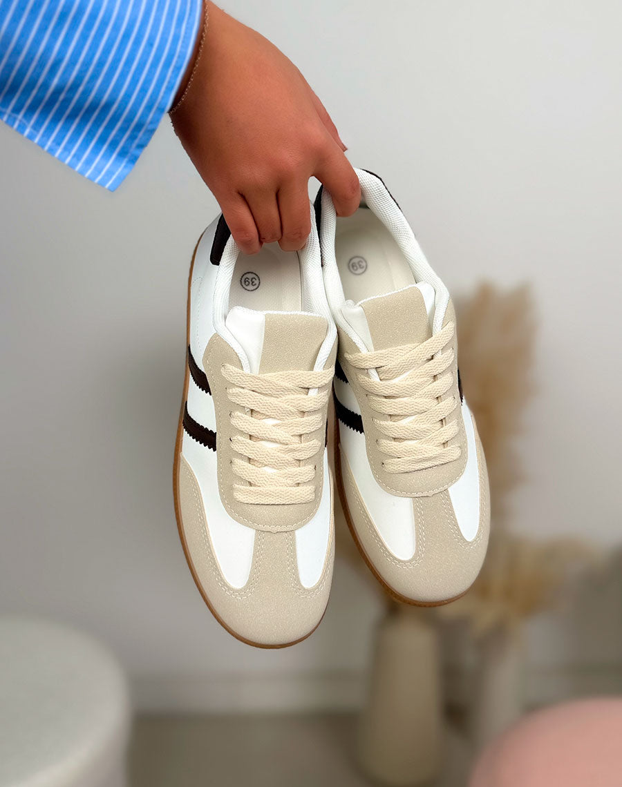 Basket femme blanche tendance avec empiècements beige et bandes marron