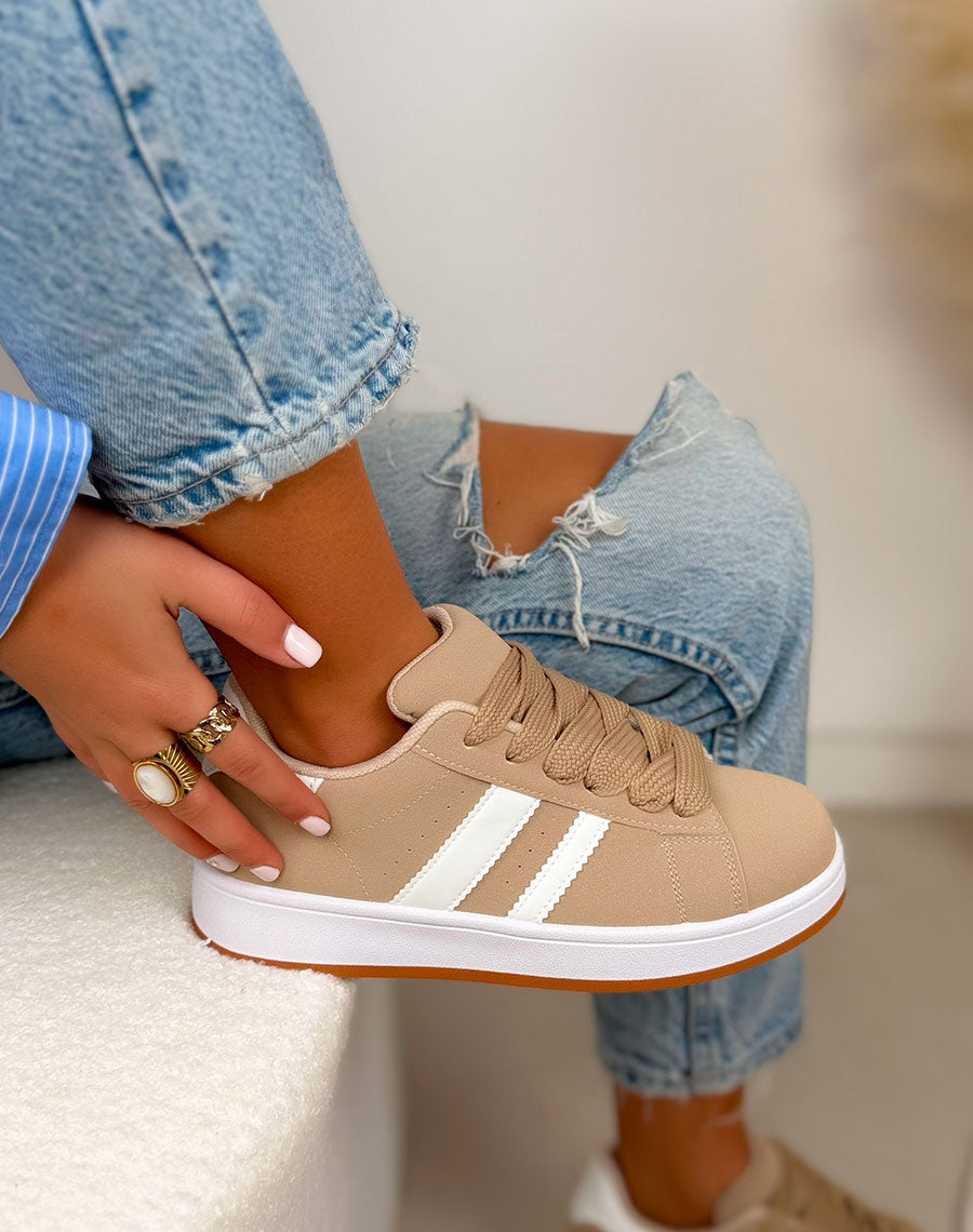 Basket femme beige tendance avec lacets larges et bandes blanches