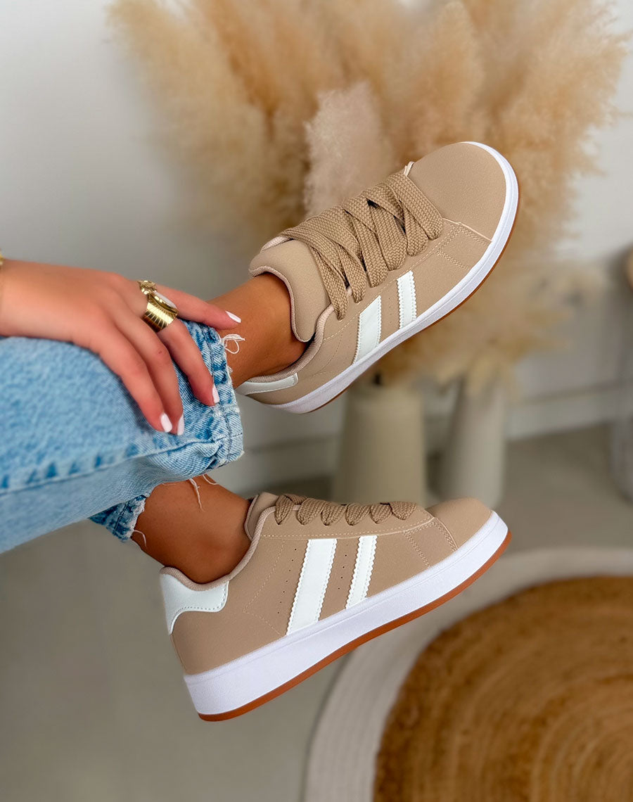 Basket femme beige tendance avec lacets larges et bandes blanches