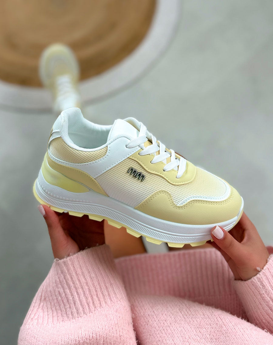 Baskets femme jaunes à empiècements avec détail bijou argenté