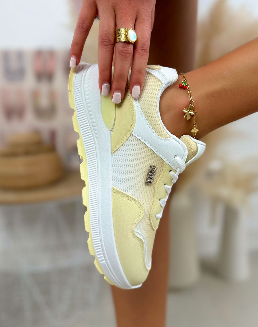 Baskets femme jaunes à empiècements avec détail bijou argenté