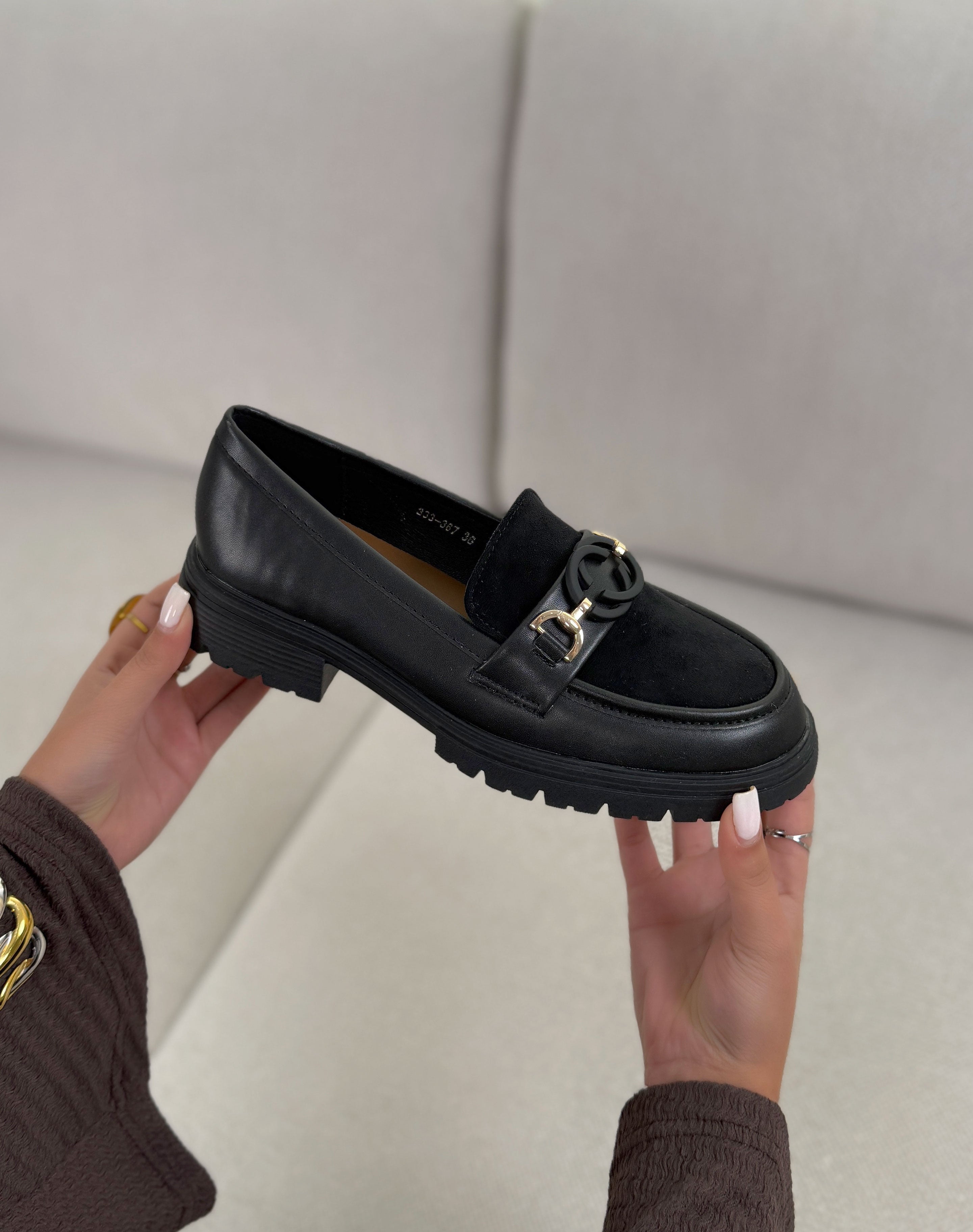 Mocassins femme noirs tendance bi-matière à détail mat et doré