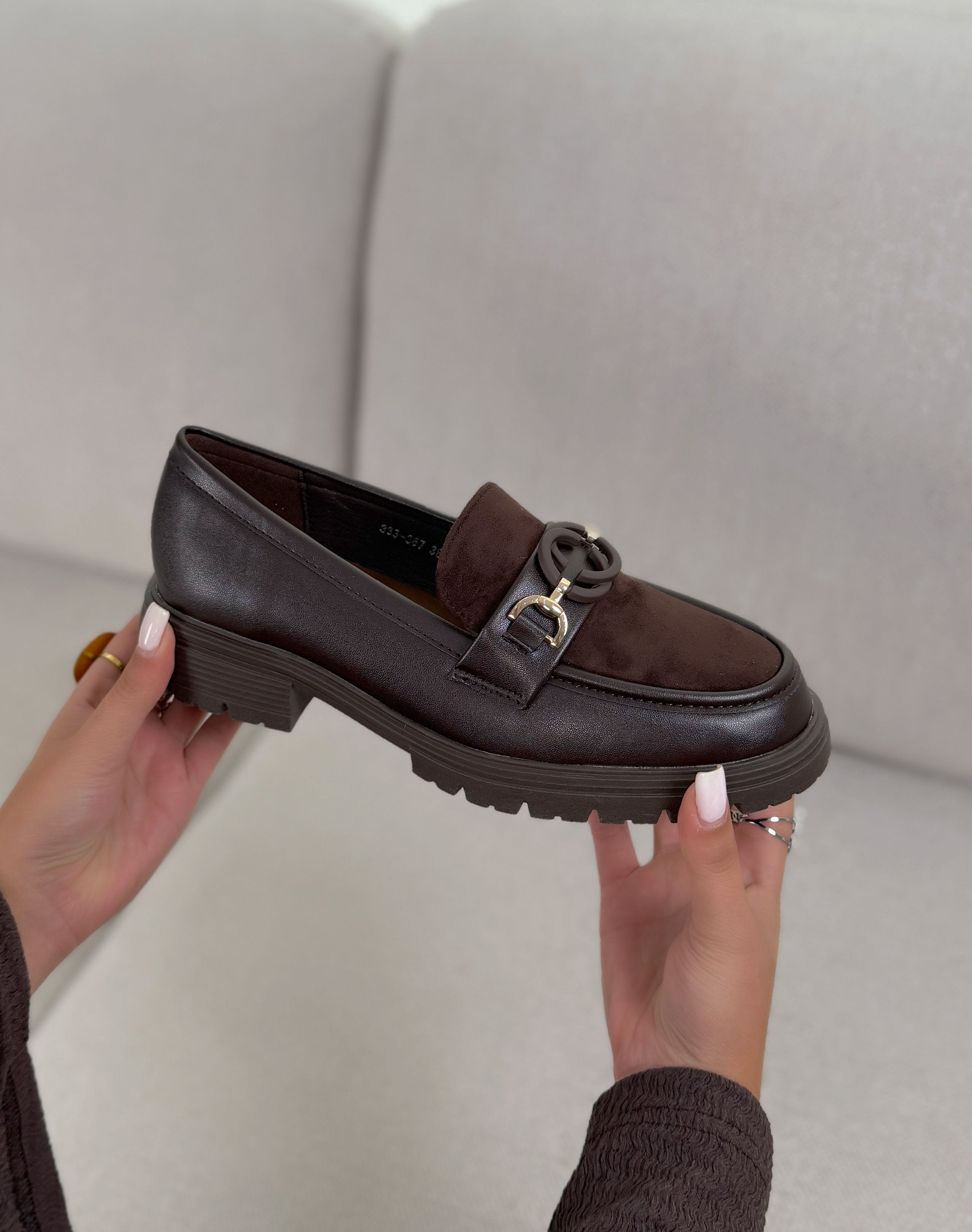 Mocassins femme marron foncé tendance bi-matière à détail mat et doré