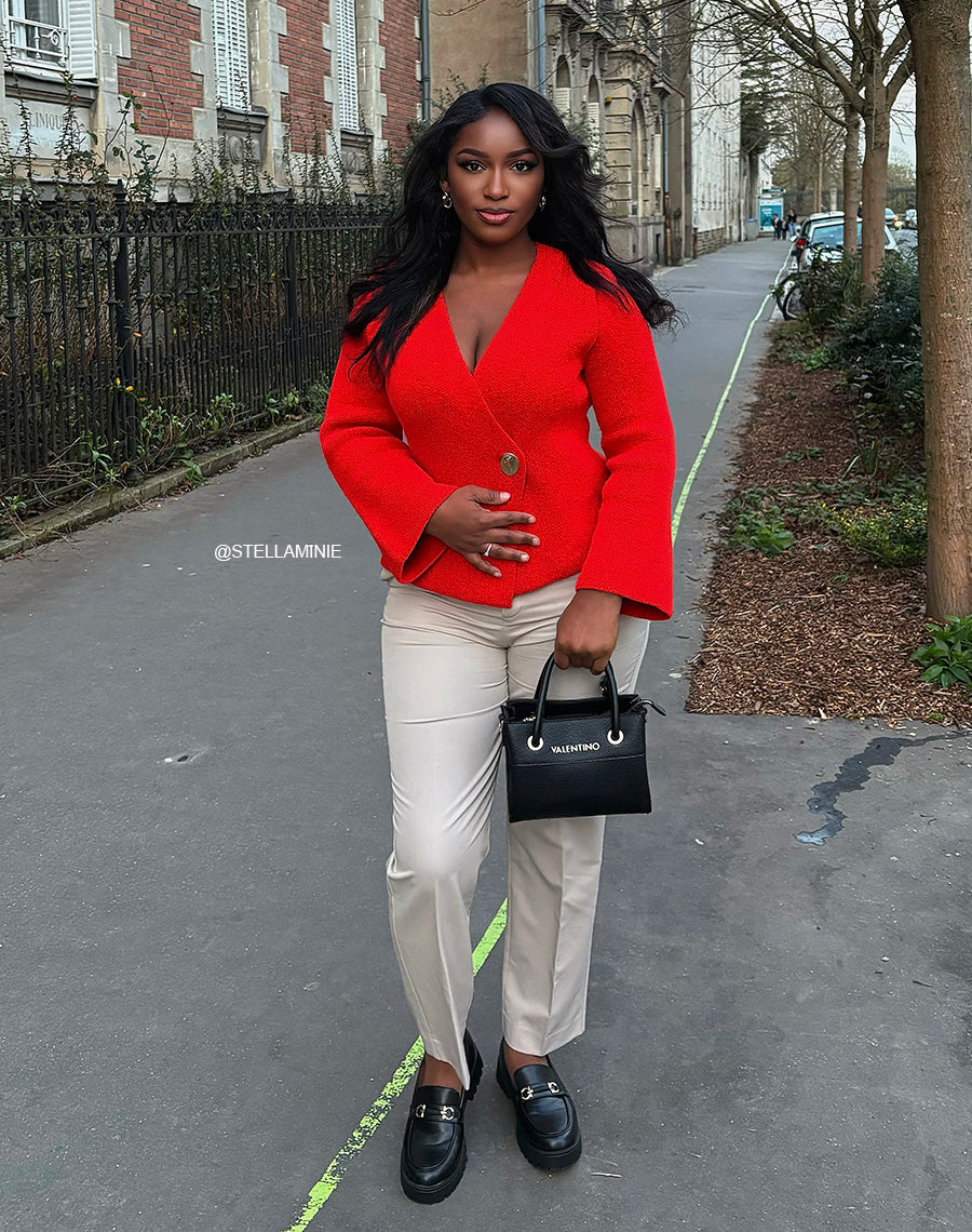 Mocassins femme noirs avec détail doré et semelle crantée épaisse