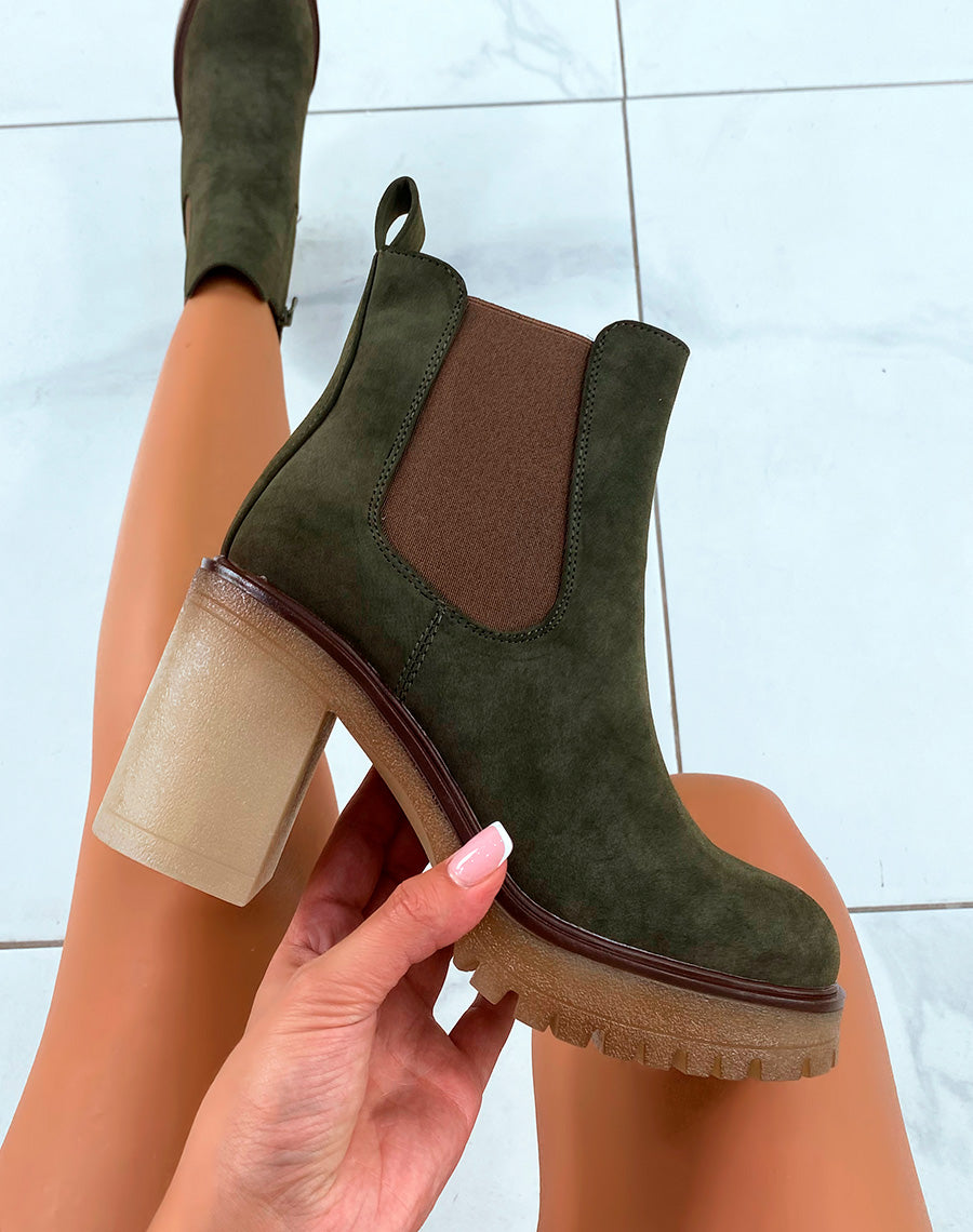 Audace Tendance : Bottines Kaki en Suédine avec Talon et Élastique Marron