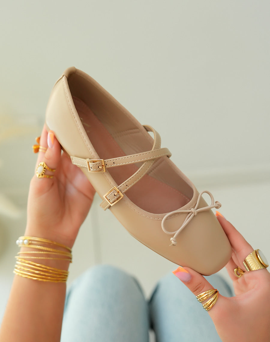Ballerines beiges élégantes avec double lanière et noeud délicat