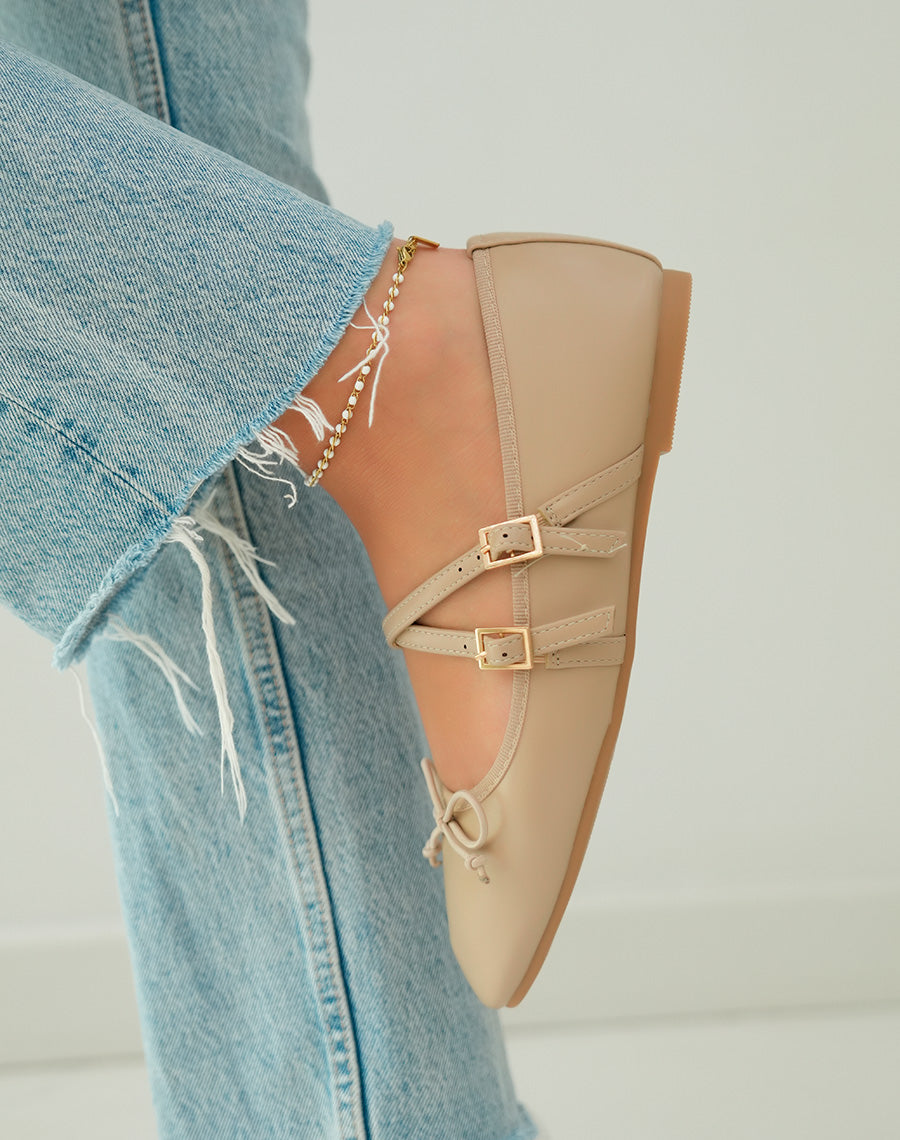 Ballerines beiges élégantes avec double lanière et noeud délicat