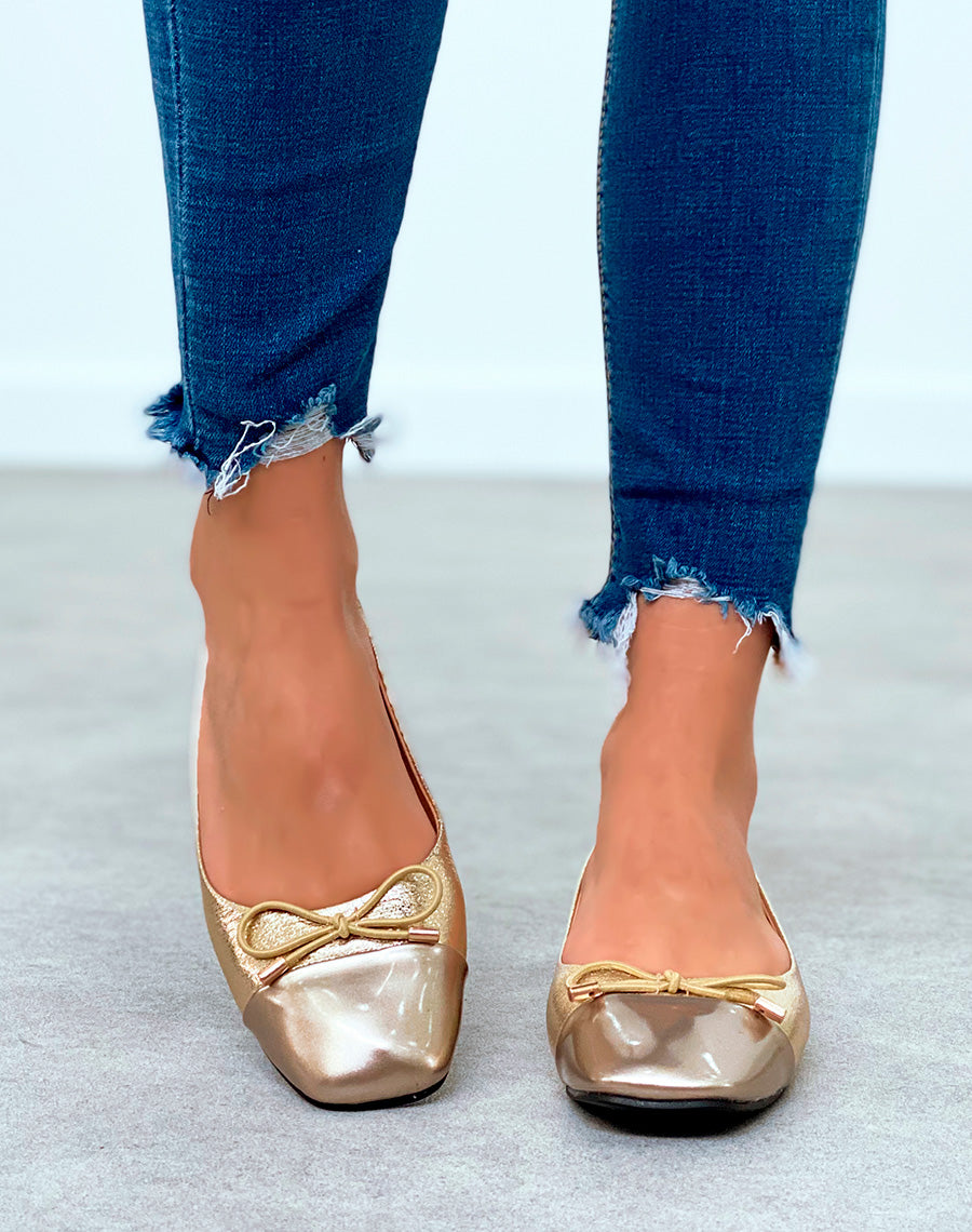 Ballerines dorées pour femmes à bout rose gold et à détail nœud