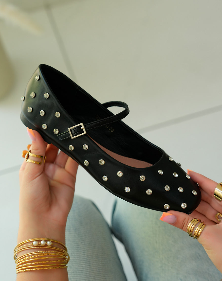 Ballerines noires ornées de clous strassés pour une touche d'éclat