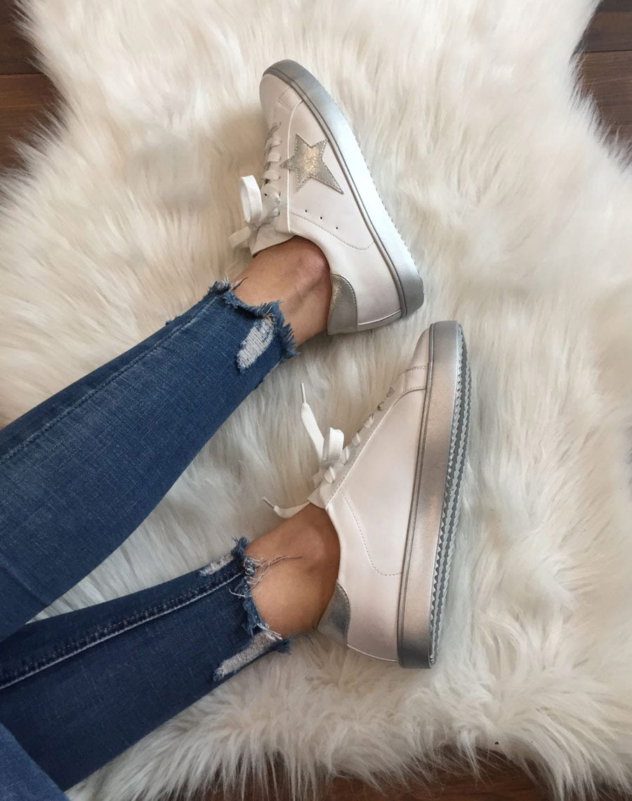 Basket avec étoile à lacets argent