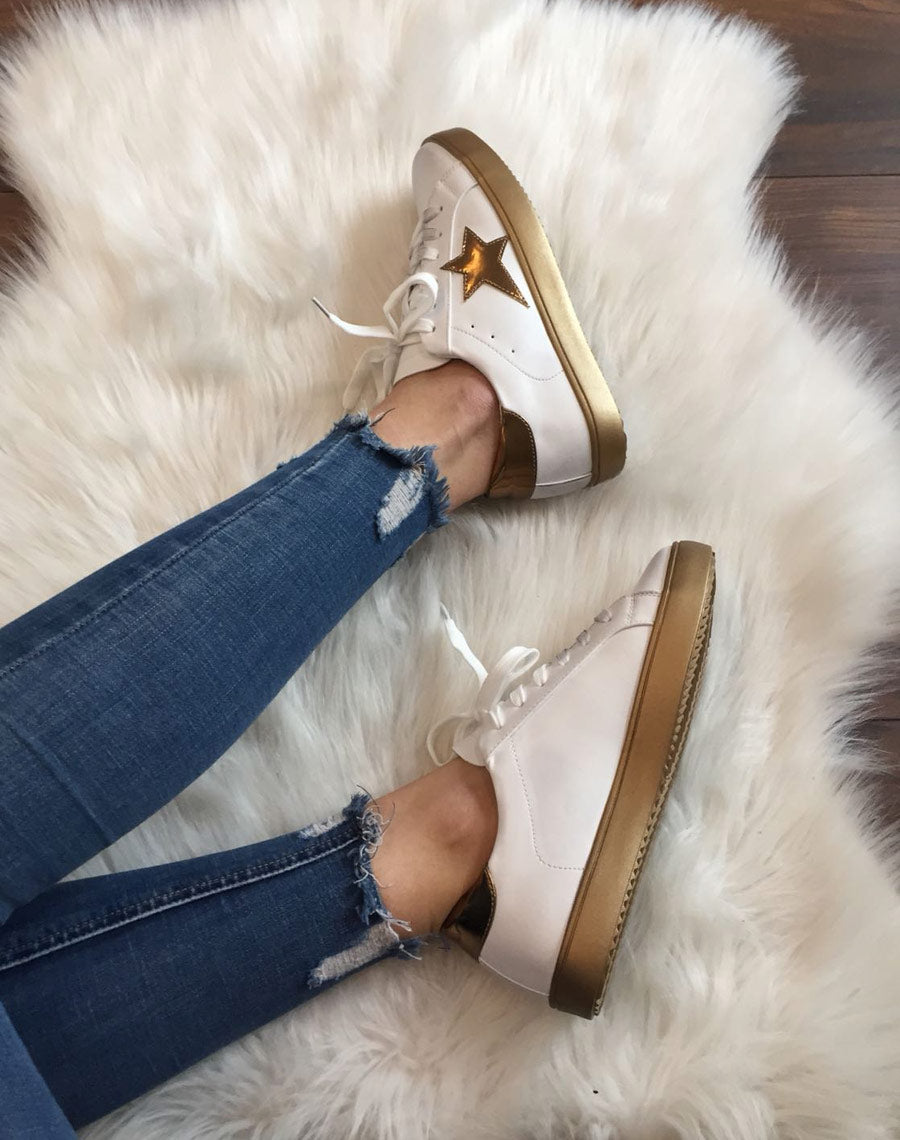 Basket avec étoile à lacets or