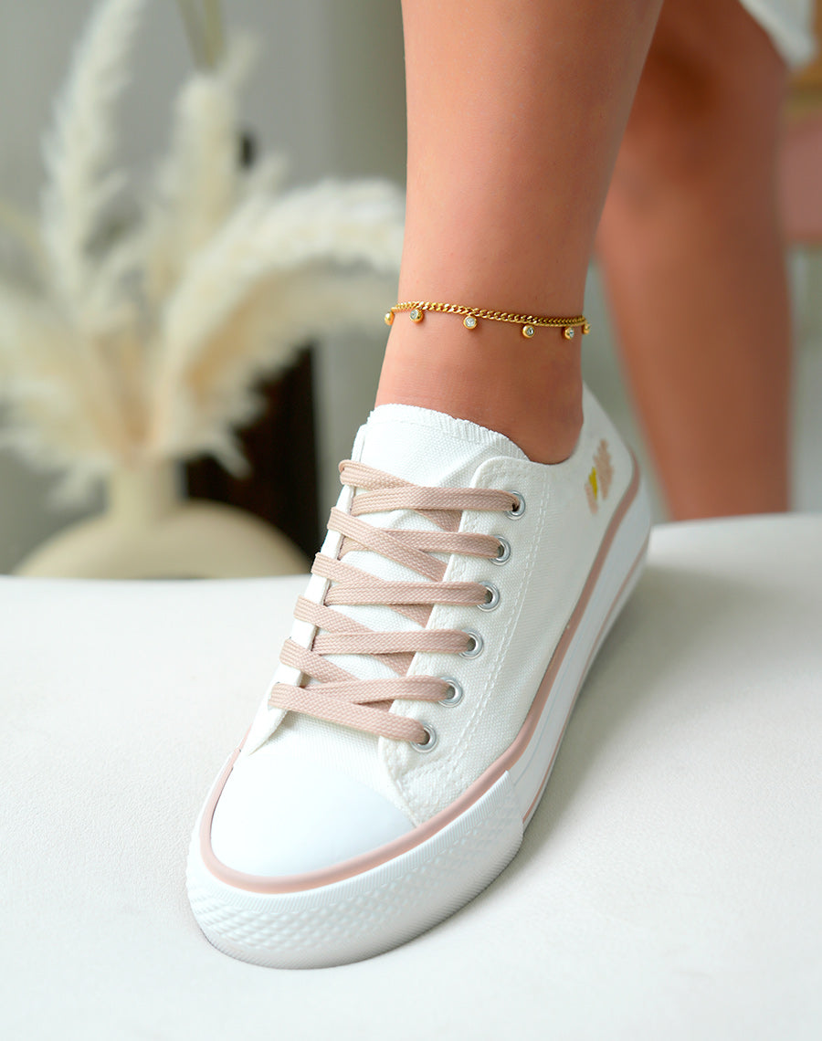 Basket basses blanches et beiges foncées à détail love