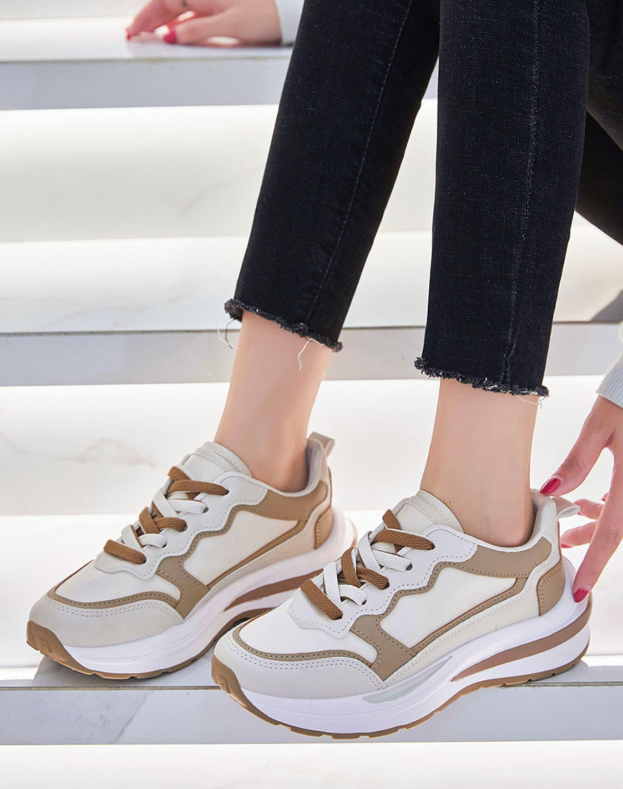 Basket beiges à multiples empiècements beiges et marrons à grosse semelle