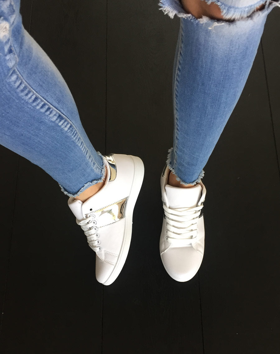 Basket blanche avec bande argent