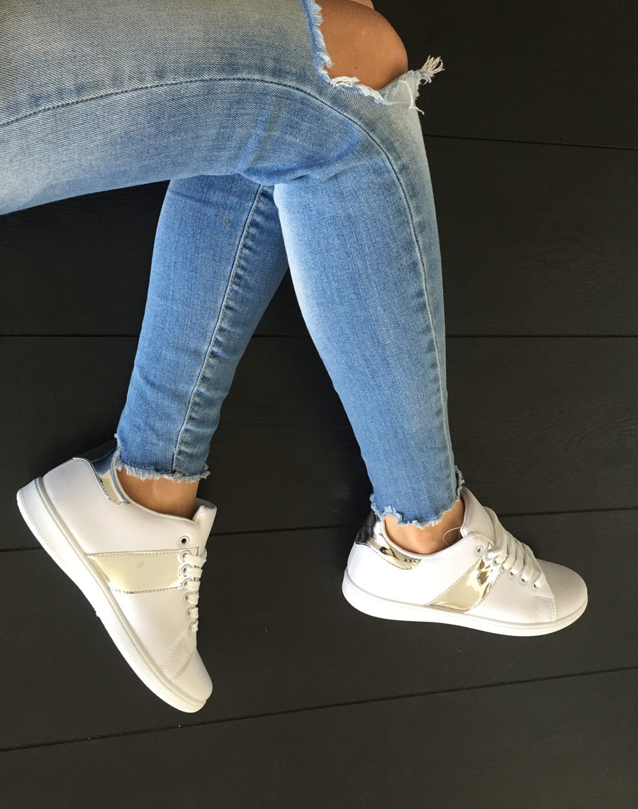 Basket blanche avec bande argent