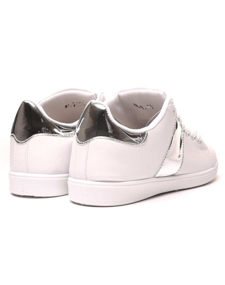 Basket blanche avec bande argent