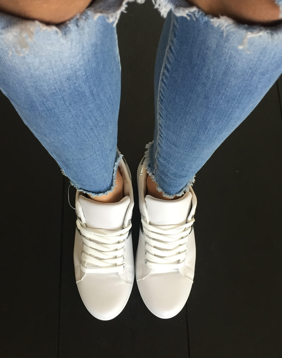 Basket blanche avec bande argent