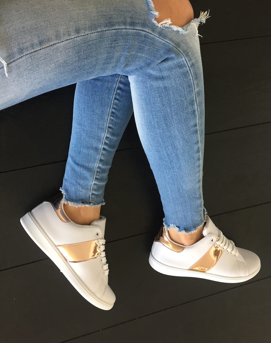 Basket blanche avec bande champagne