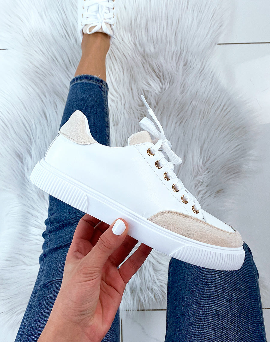 Basket blanche à empiècements beiges