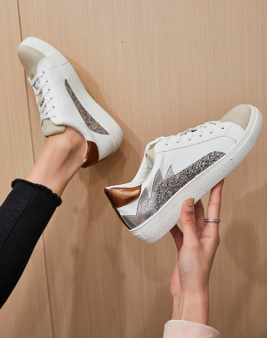 Basket blanche à empiècements pailletés