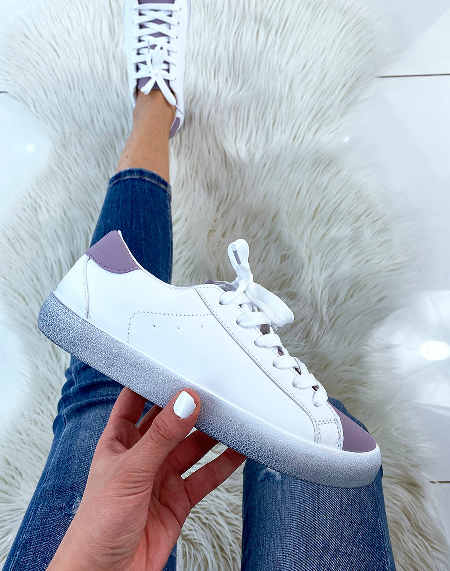 Basket blanche et violette matte
