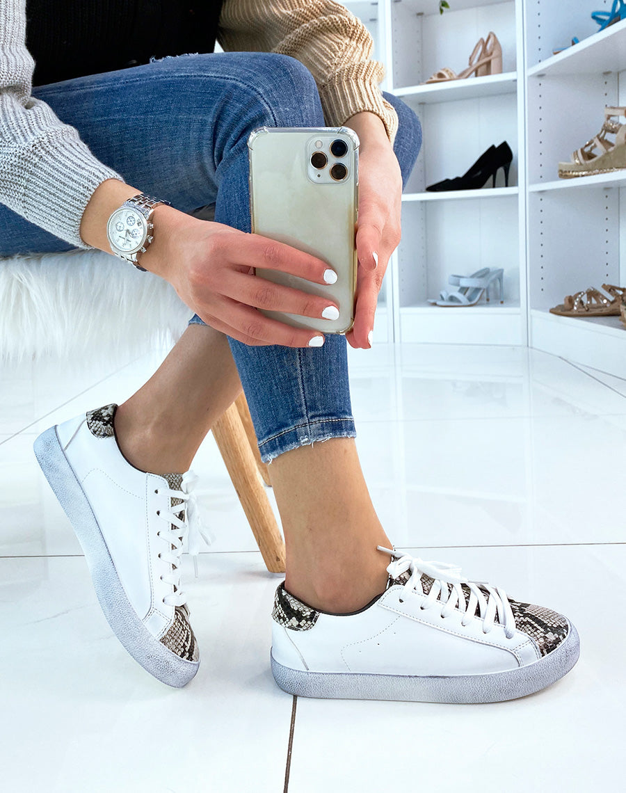 Basket blanche à motif effet python