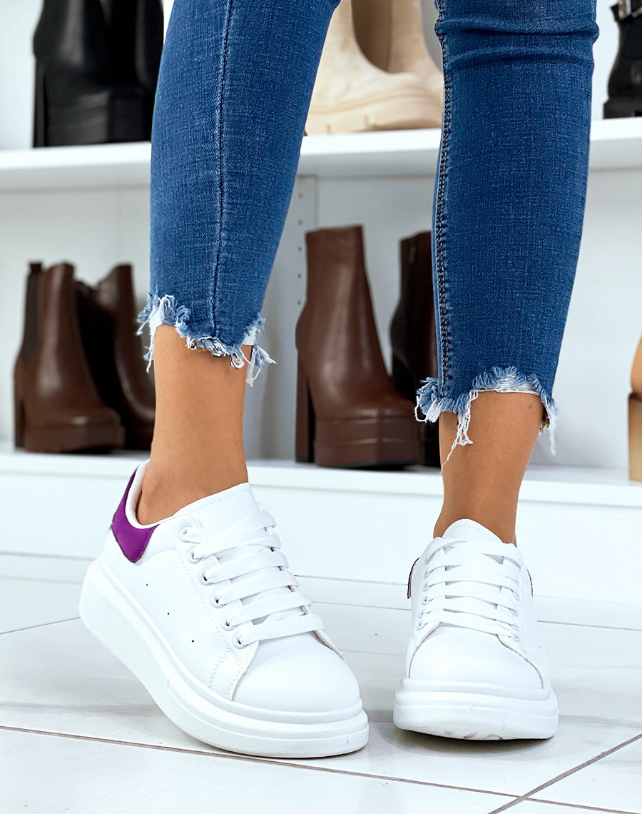 Basket blanches avec empiècement arrière en effet velours violet